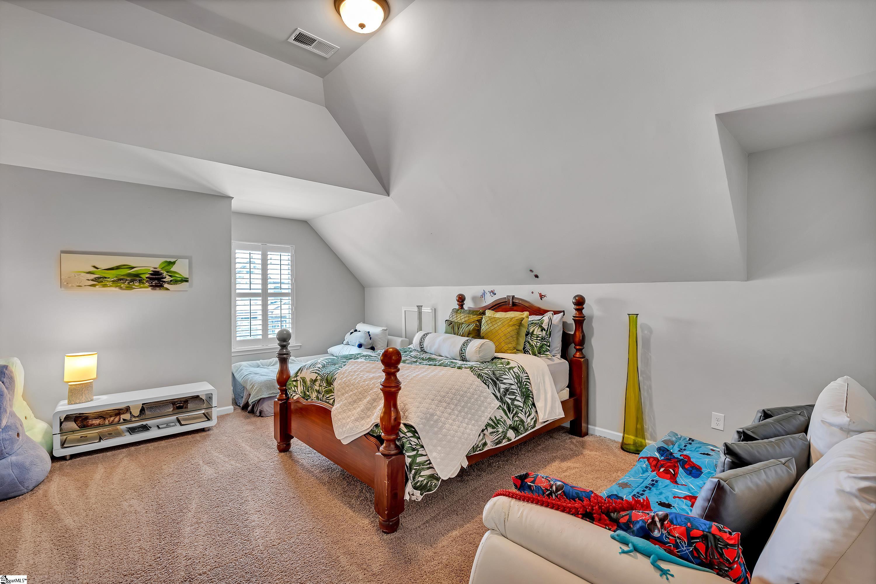 Simpsonville, South Carolina, 29681, United States, 5 Bedrooms Bedrooms, ,4 BathroomsBathrooms,Residential,For Sale,1885438
