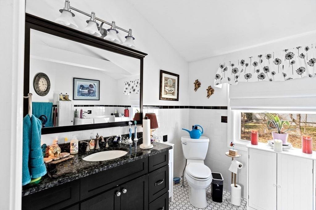 Easton, Massachusetts, 02375, United States, 3 Bedrooms Bedrooms, ,3 BathroomsBathrooms,Residential,For Sale,1975214