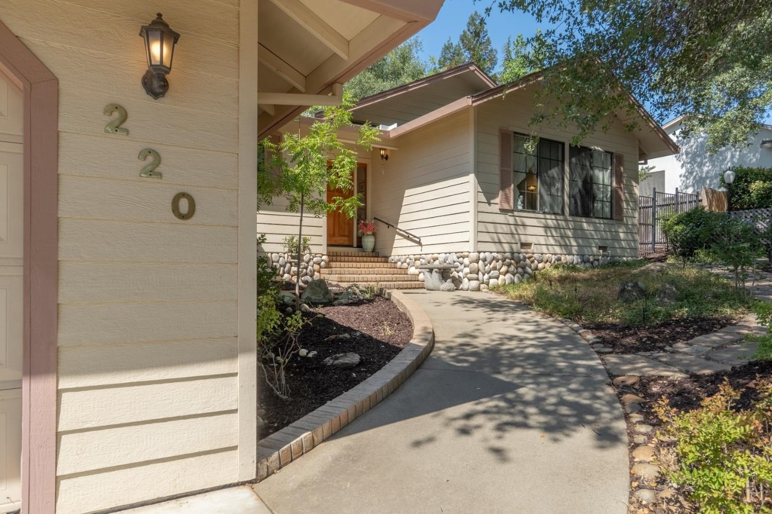 Angels Camp, California, 95222, United States, 3 Bedrooms Bedrooms, ,2 BathroomsBathrooms,Residential,For Sale,1881530