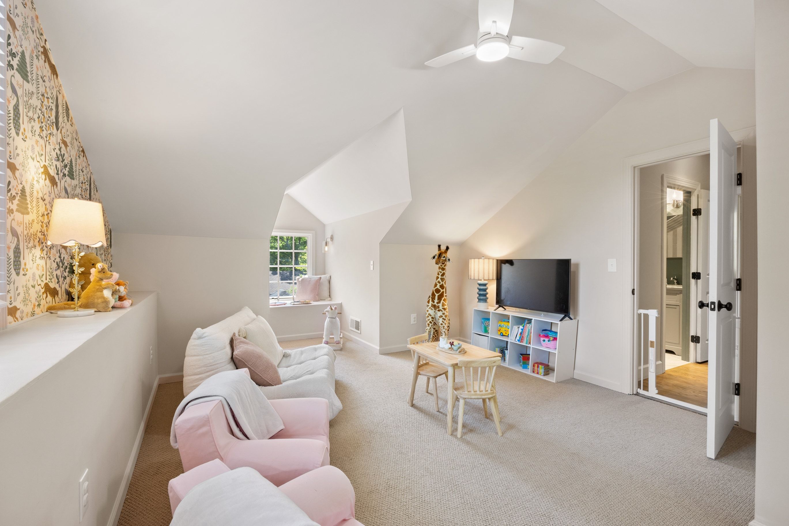  Nearly New Expertly Designed Kirkwood Home - 物件實景