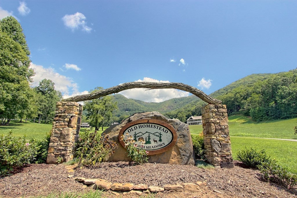 Hayesville, North Carolina, 28904, United States, 5 Bedrooms Bedrooms, ,5 BathroomsBathrooms,Residential,For Sale,1913677