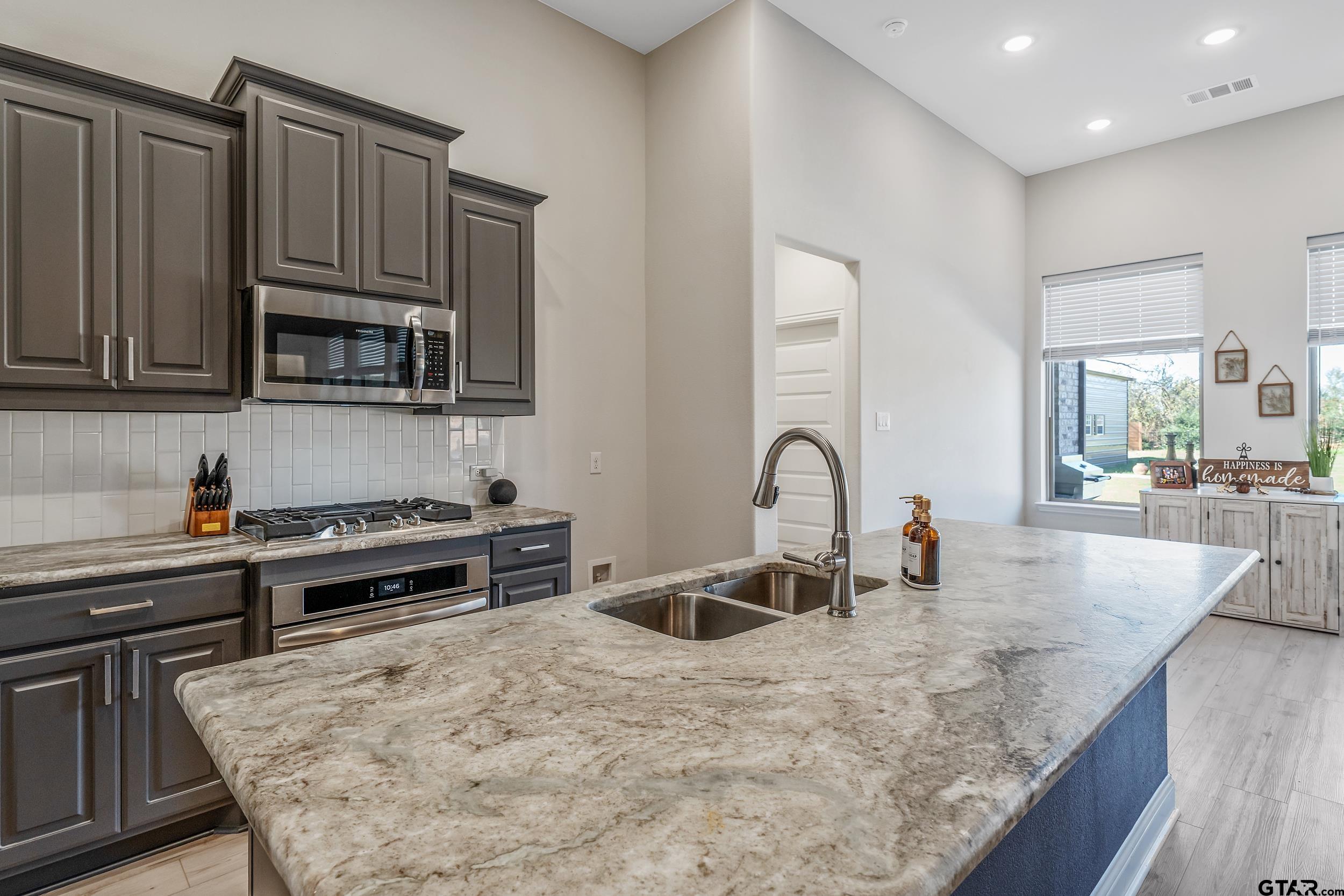 Canton, Texas, 75103, United States, 4 Bedrooms Bedrooms, ,4 BathroomsBathrooms,Residential,For Sale,1999684