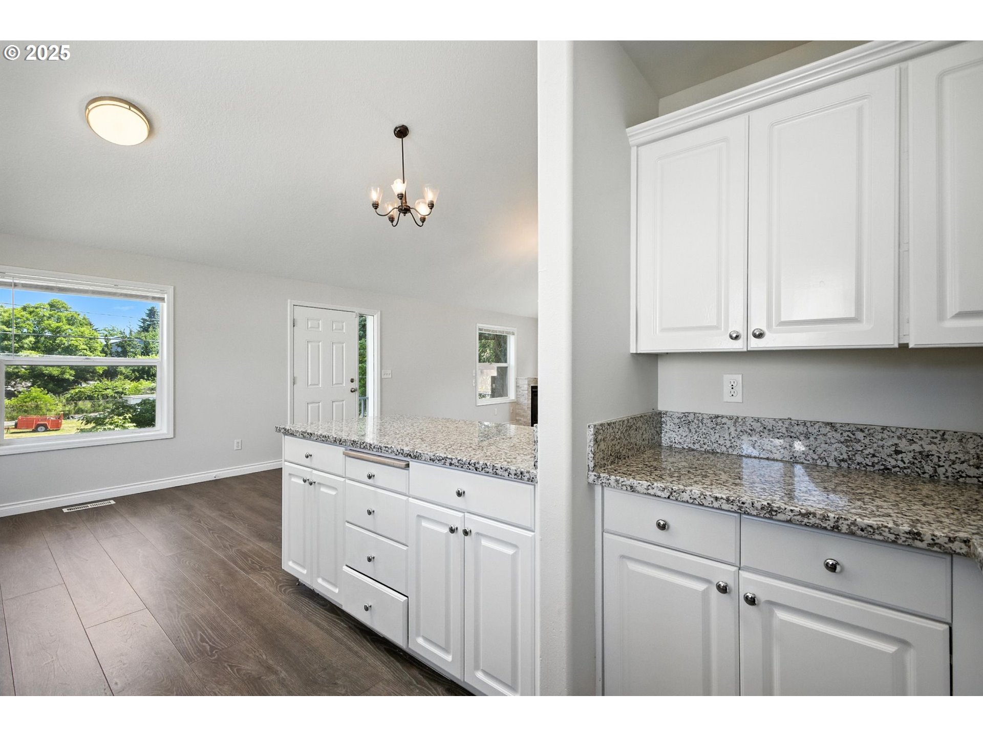 Portland, Oregon, 97266, United States, ,Residential,For Sale,1865465