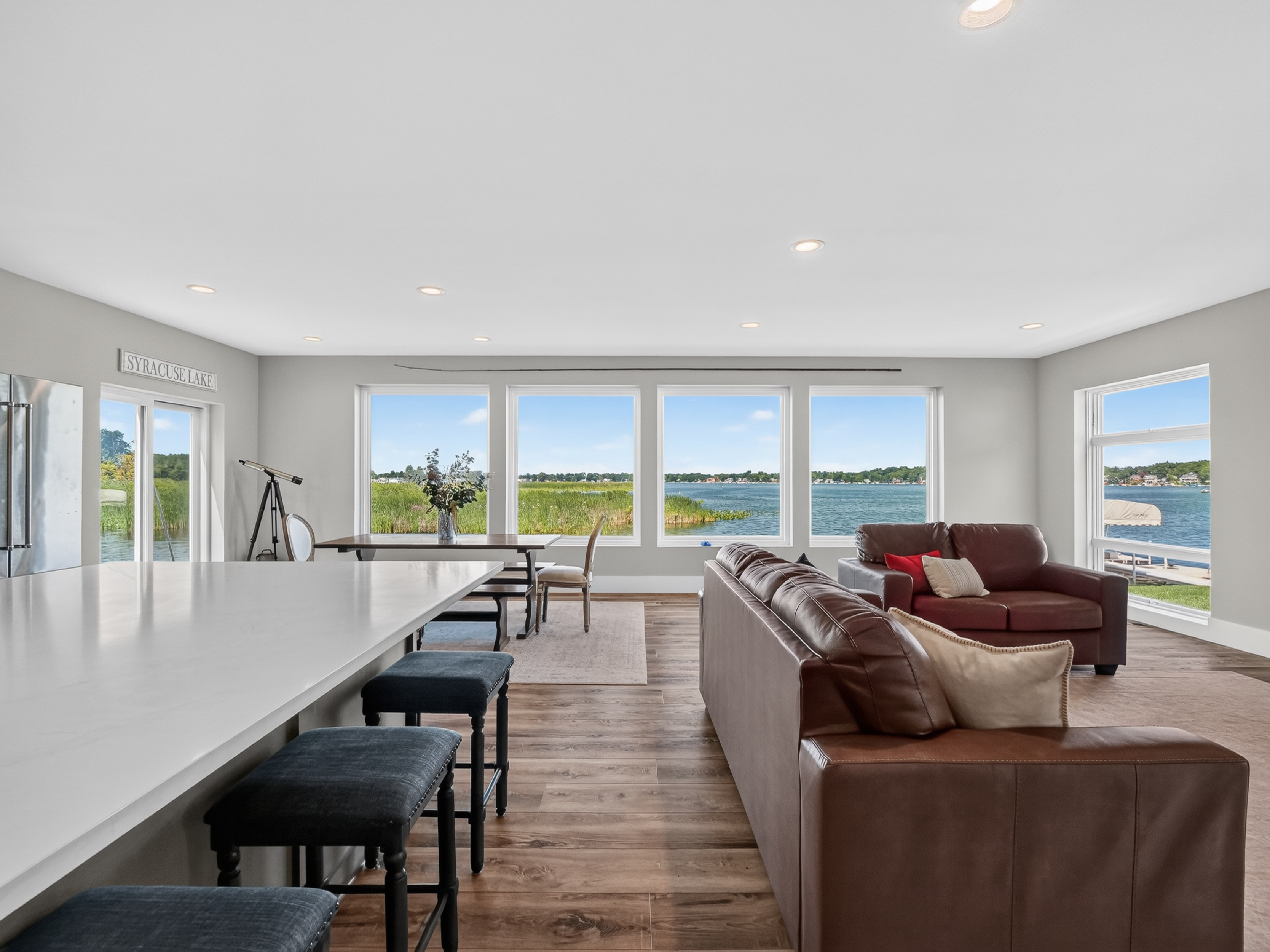  Exceptional Waterfront Home with Panoramic Lake Views - 物件實景