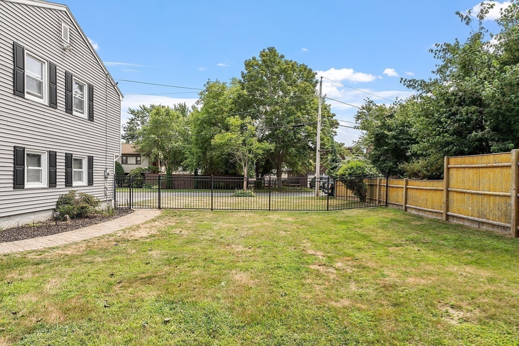 Beverly, Massachusetts, 01915, United States, 3 Bedrooms Bedrooms, ,2 BathroomsBathrooms,Residential,For Sale,1912054