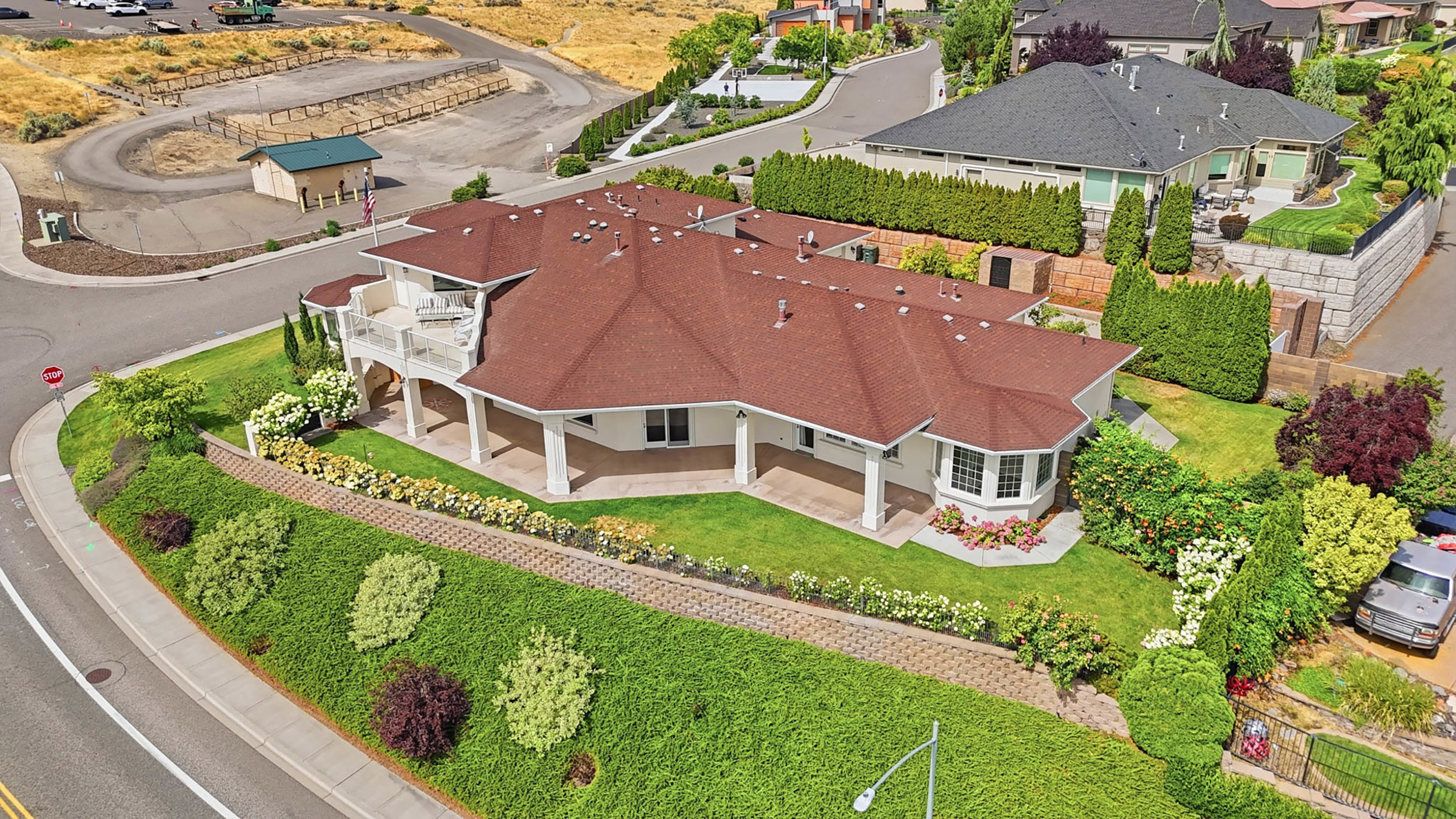  Views, Outdoor Living, gated RV/Boat Parking. - 物件實景