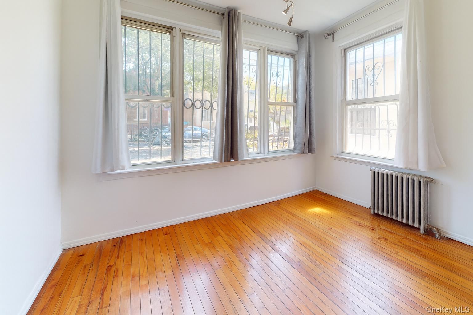 Jamaica, New York, 11435, United States, 4 Bedrooms Bedrooms, ,3 BathroomsBathrooms,Residential,For Sale,1927157
