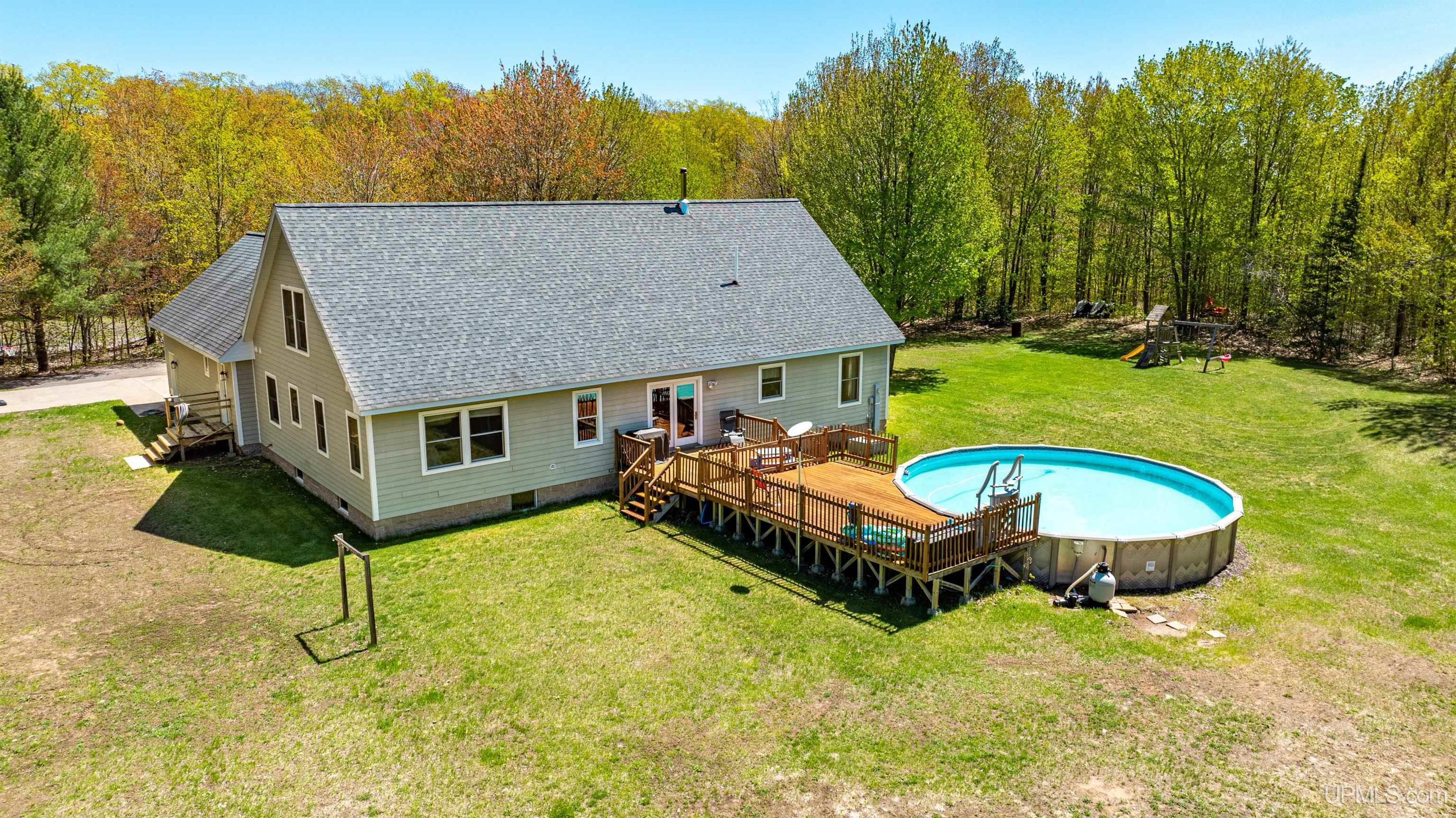 Houghton, Michigan, 49931, United States, 4 Bedrooms Bedrooms, ,3 BathroomsBathrooms,Residential,For Sale,1924380