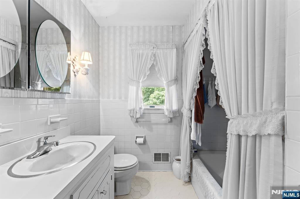 Twp of Washington, New Jersey, 07676, United States, 3 Bedrooms Bedrooms, ,2 BathroomsBathrooms,Residential,For Sale,1885353