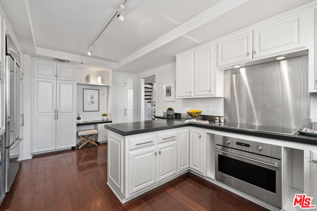 Los Angeles, California, 90024, United States, 2 Bedrooms Bedrooms, ,2 BathroomsBathrooms,Residential,For Sale,1917928