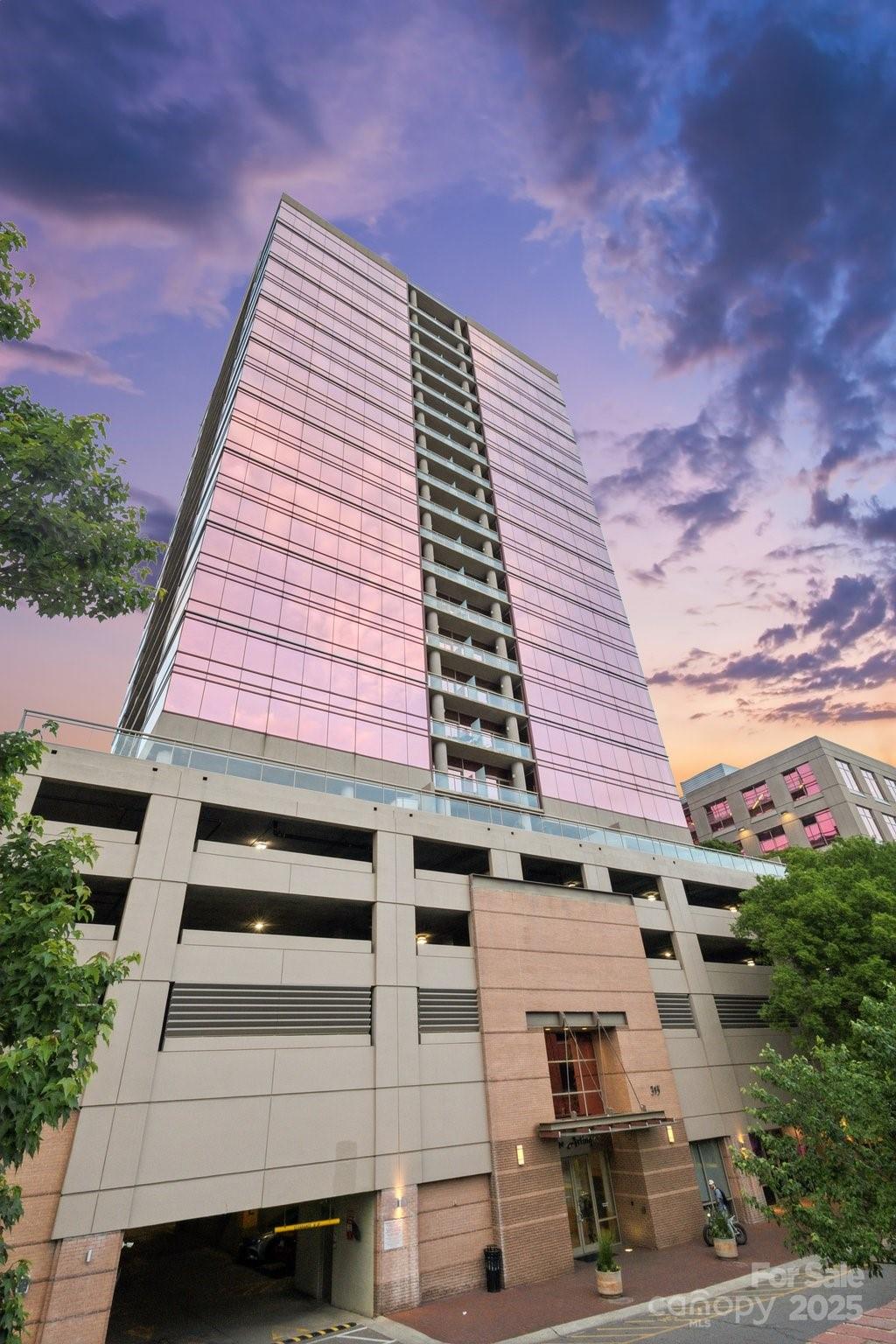 Charlotte, North Carolina, 28203, United States, 2 Bedrooms Bedrooms, ,2 BathroomsBathrooms,Residential,For Sale,1794161