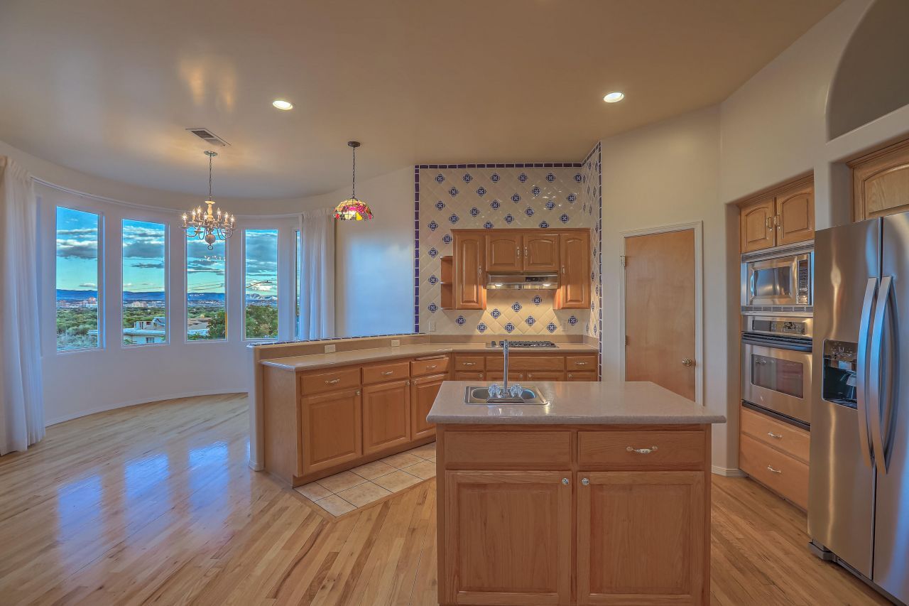 Albuquerque, New Mexico, 87105, United States, 3 Bedrooms Bedrooms, ,4 BathroomsBathrooms,Residential,For Sale,1947085