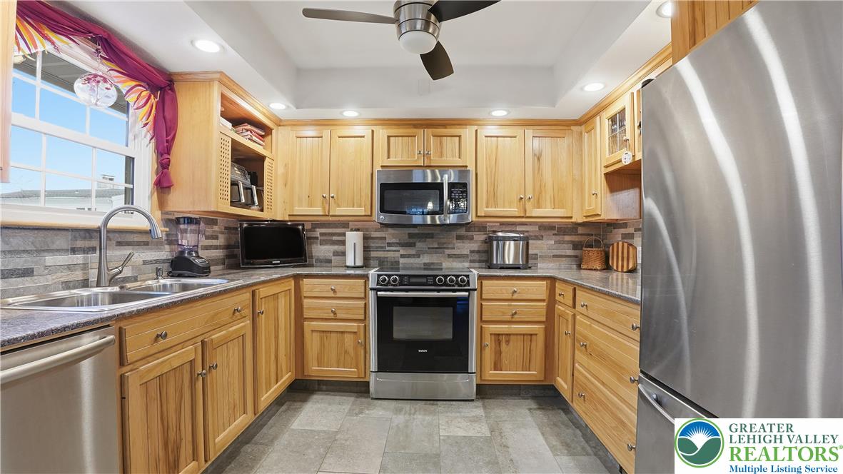 Allentown City, Pennsylvania, 18103, United States, 3 Bedrooms Bedrooms, ,2 BathroomsBathrooms,Residential,For Sale,1993437