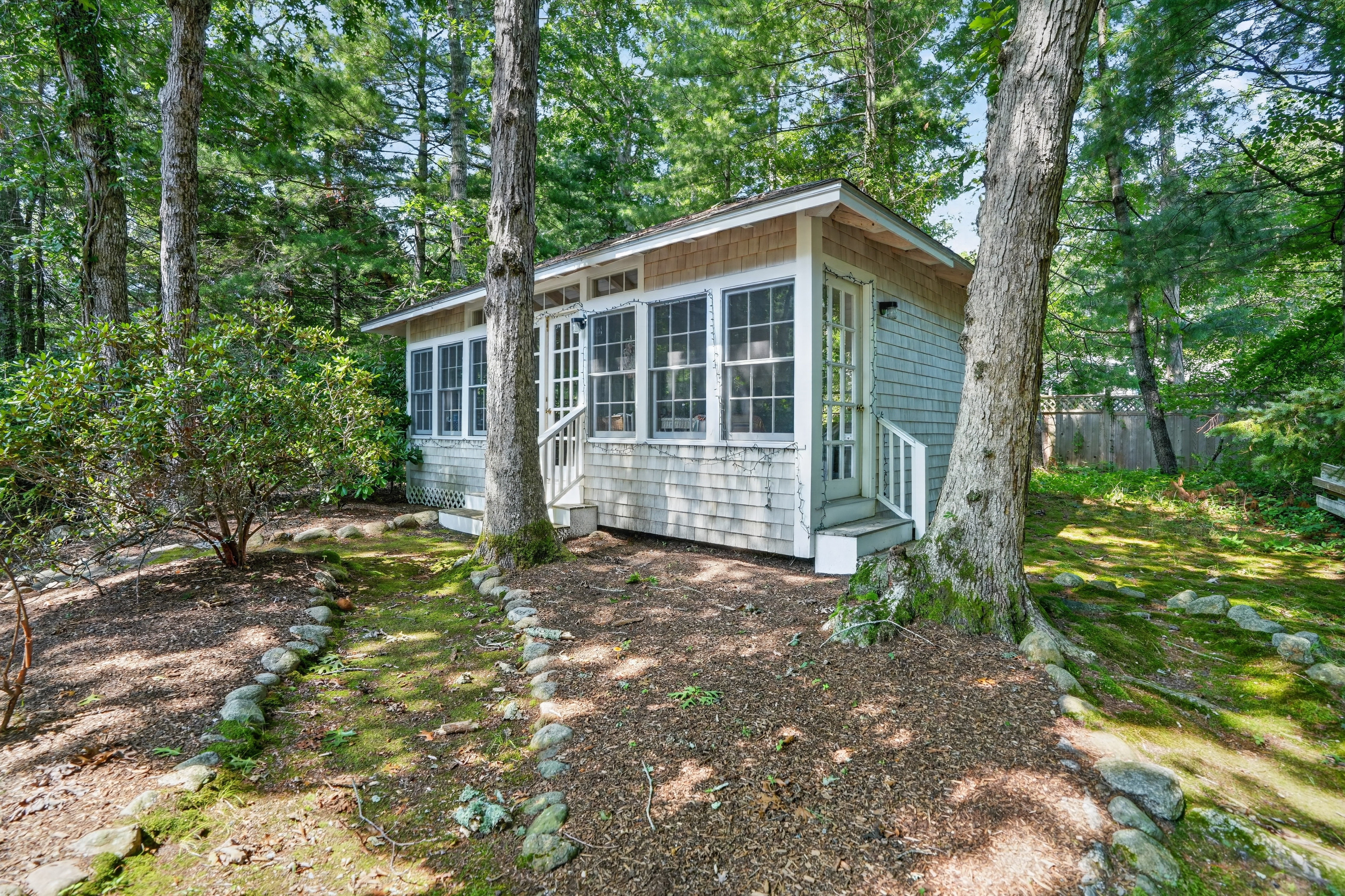  Expanded Vineyard Haven Cottage with In-law Suite, Garage, and Detached Studio - 物件實景