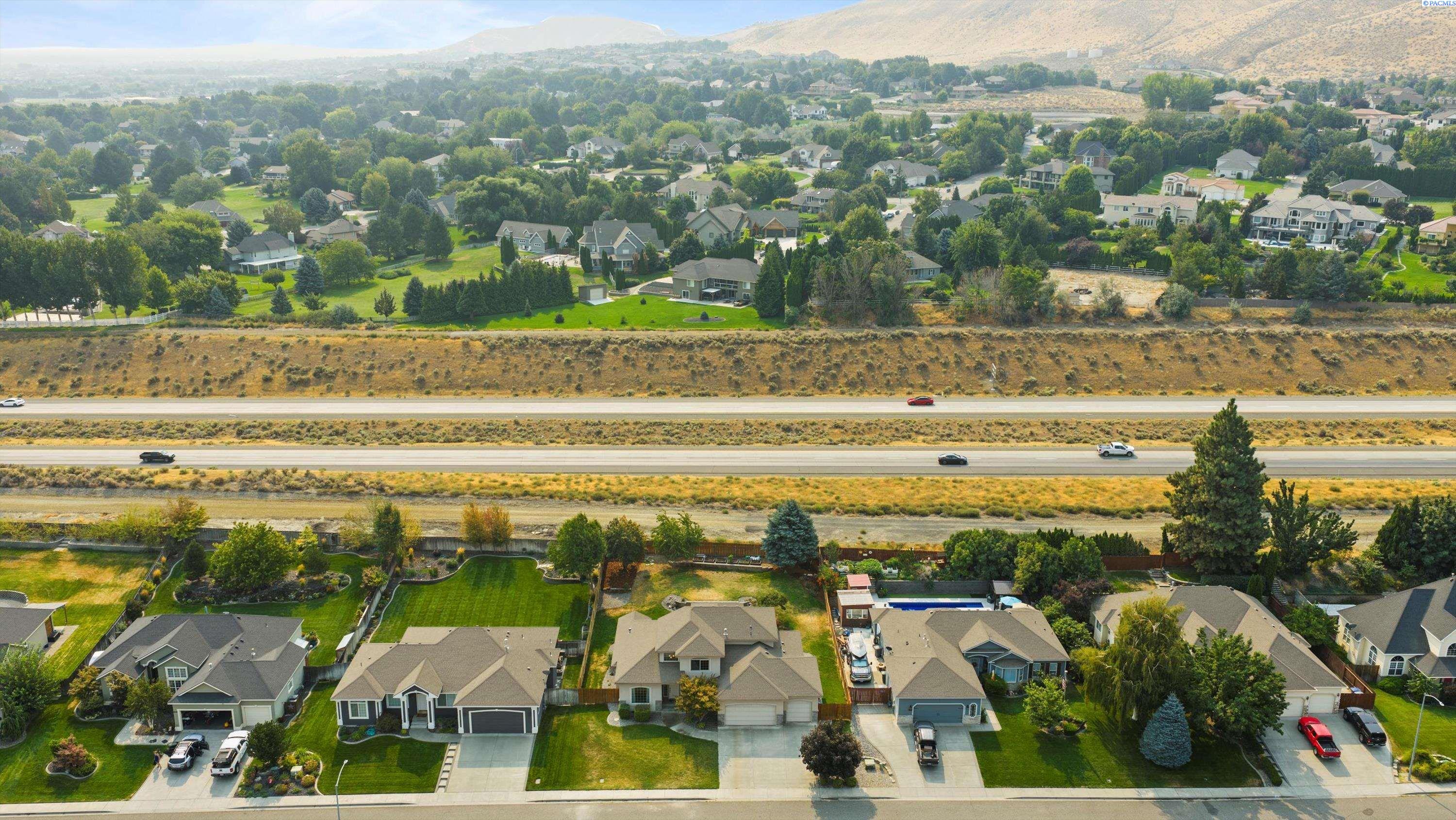 Richland, Washington, 99352, United States, 4 Bedrooms Bedrooms, ,3 BathroomsBathrooms,Residential,For Sale,1940830