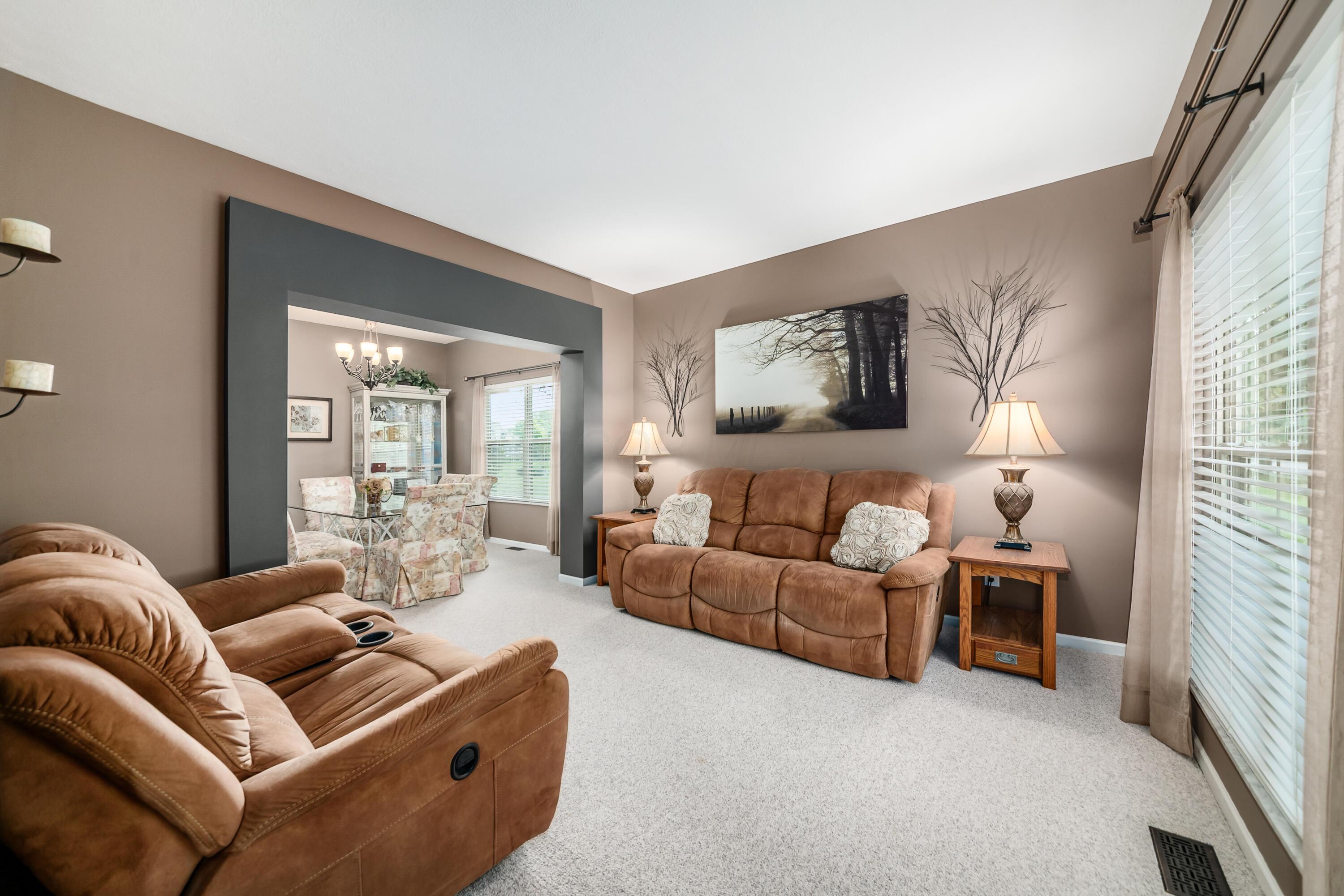 Lewis Center, Ohio, 43035, United States, 4 Bedrooms Bedrooms, ,3 BathroomsBathrooms,Residential,For Sale,1910876