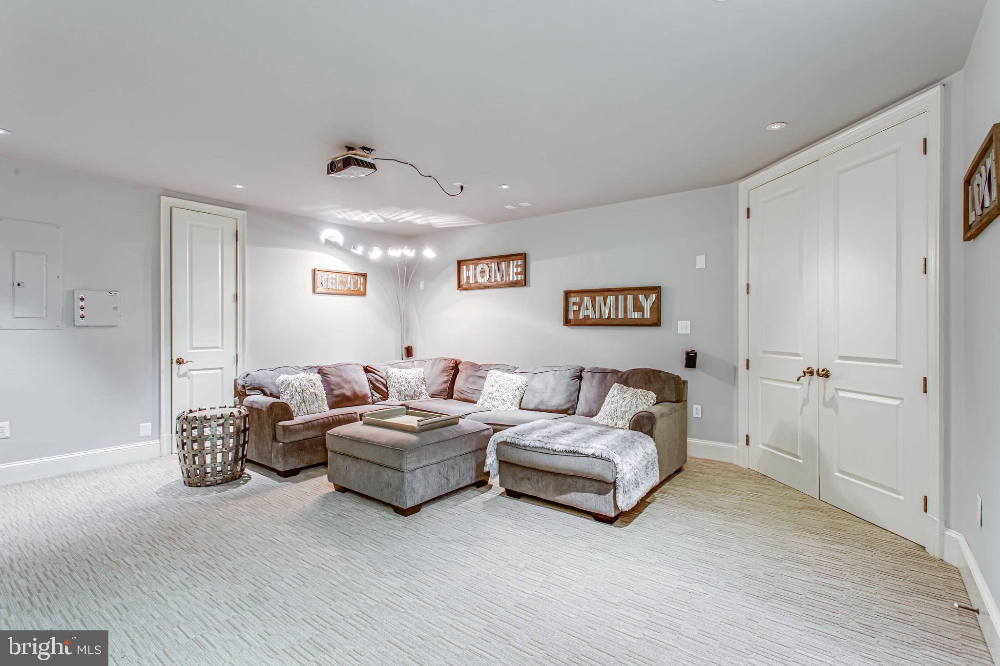 Mclean, Virginia, 22102, United States, 7 Bedrooms Bedrooms, ,10 BathroomsBathrooms,Residential,For Sale,1842537