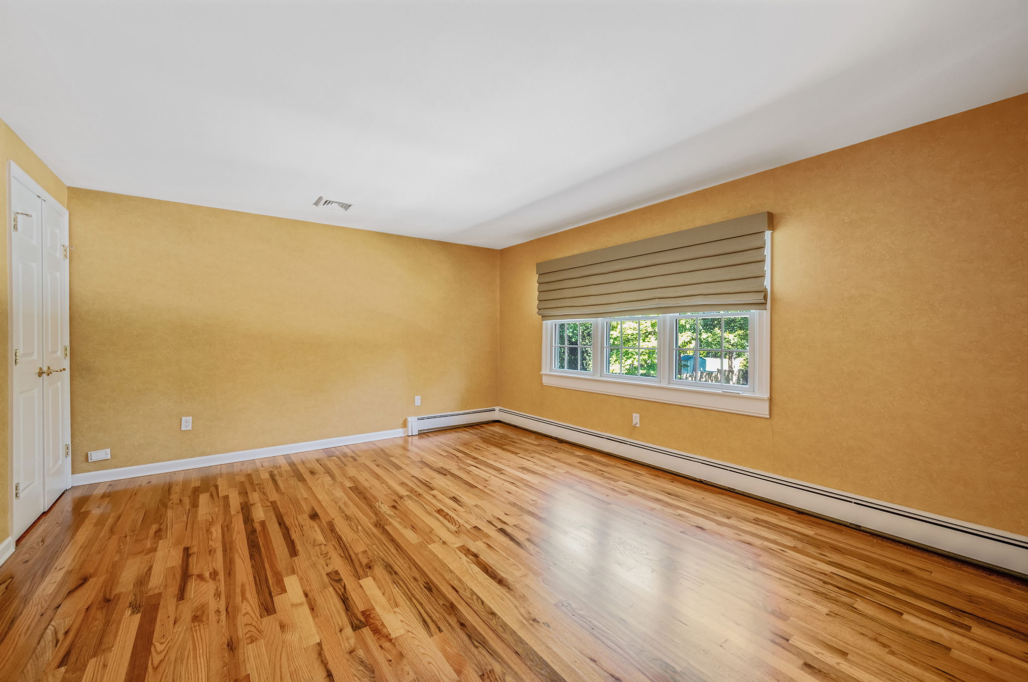 Mount Sinai, New York, 11766, United States, 4 Bedrooms Bedrooms, ,3 BathroomsBathrooms,Residential,For Sale,1924395
