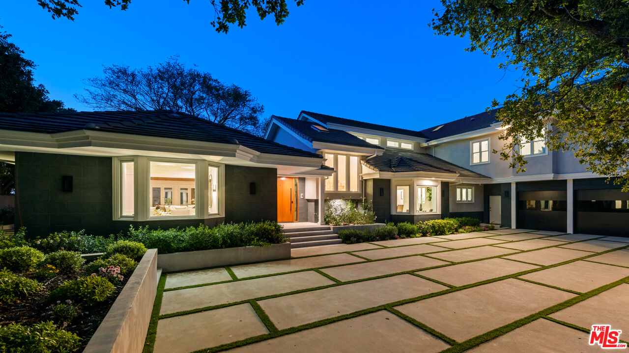 Los Angeles, California, 90049, United States, 5 Bedrooms Bedrooms, ,4 BathroomsBathrooms,Residential,For Sale,1889913