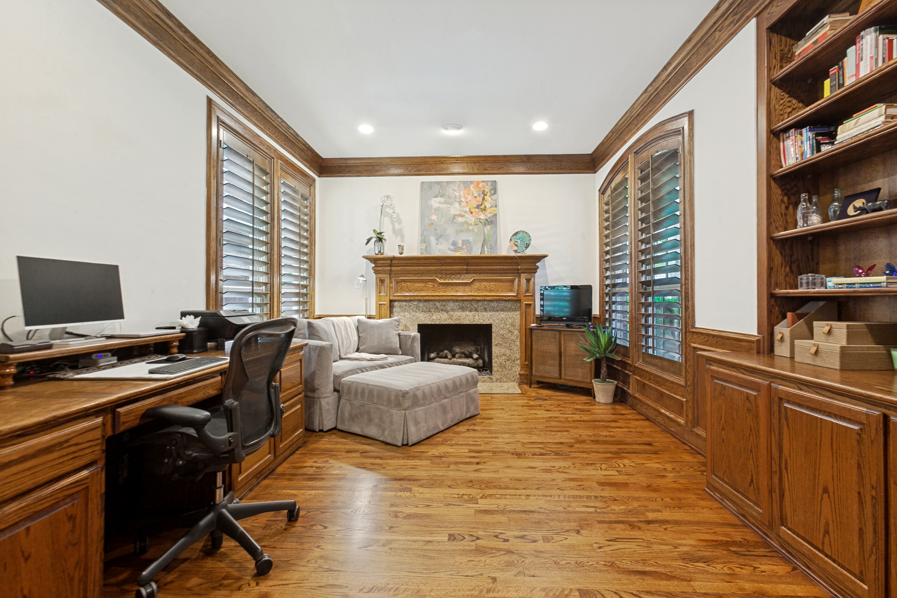  Preston Hollow 5-Bedroom Home with Pool, 2 Offices, and First-Floor Primary - 物件實景