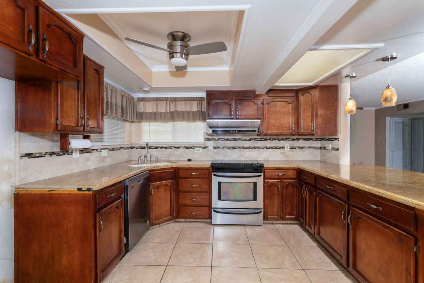 Clovis, California, 93611, United States, 4 Bedrooms Bedrooms, ,2 BathroomsBathrooms,Residential,For Sale,1907507