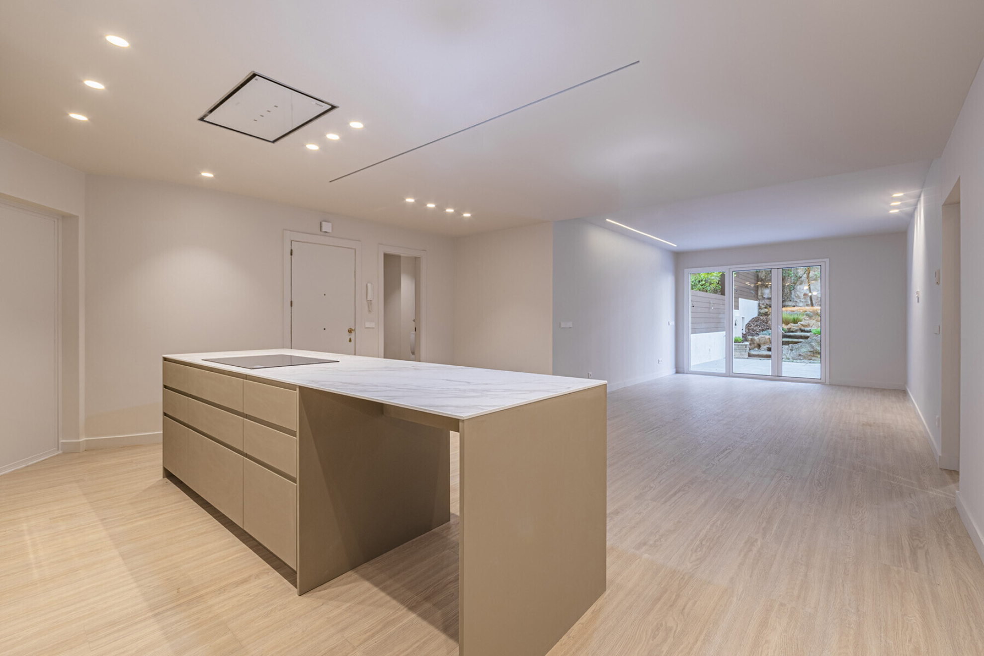  Fantastic renovated apartment with large garden at the living room level - 物件實景
