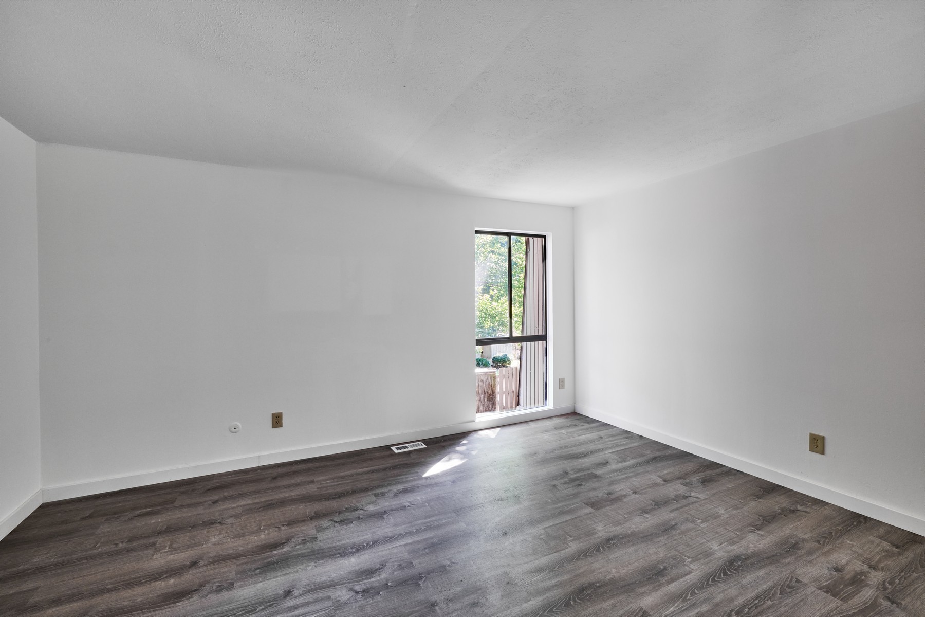  Renovated 2 Bedroom Condo in Washington Township - 物件實景