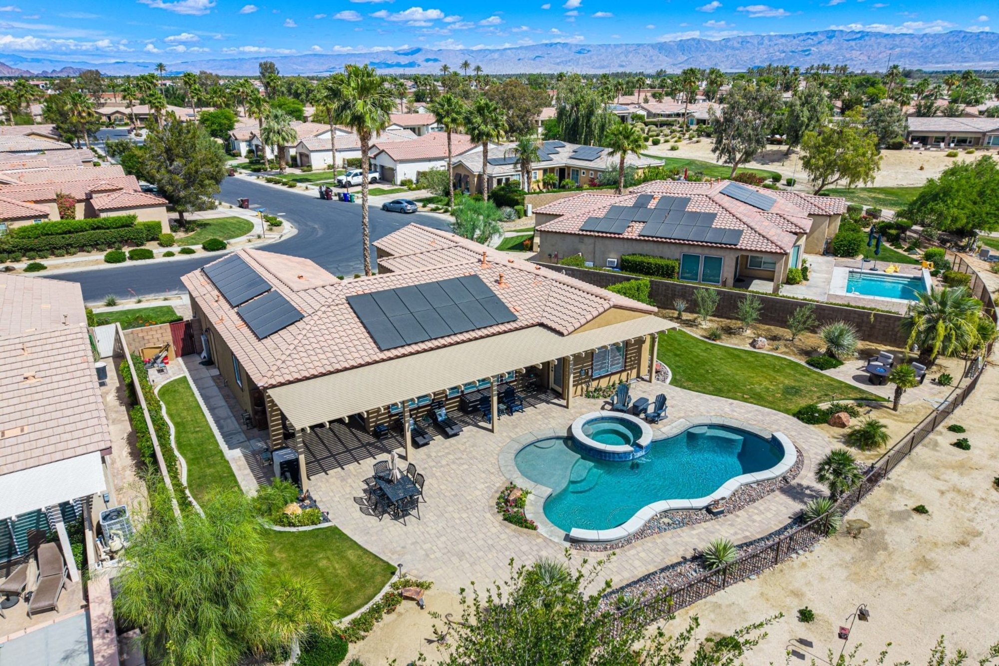  Sunshine, Fairways, Pool, and Mountain Views - 物件實景