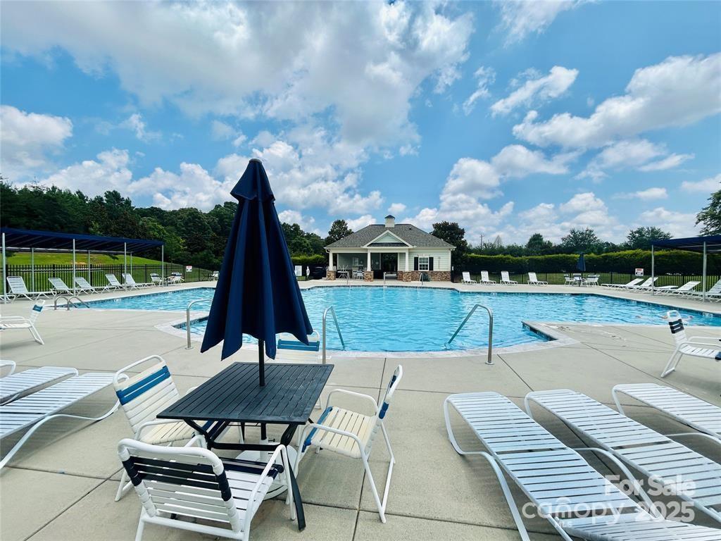Charlotte, North Carolina, 28278, United States, 3 Bedrooms Bedrooms, ,2 BathroomsBathrooms,Residential,For Sale,1948260