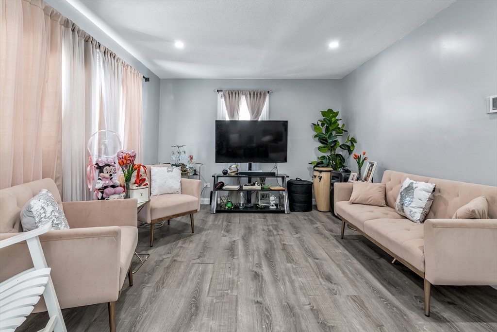 Methuen, Massachusetts, 01844, United States, 6 Bedrooms Bedrooms, ,4 BathroomsBathrooms,Residential,For Sale,2015357