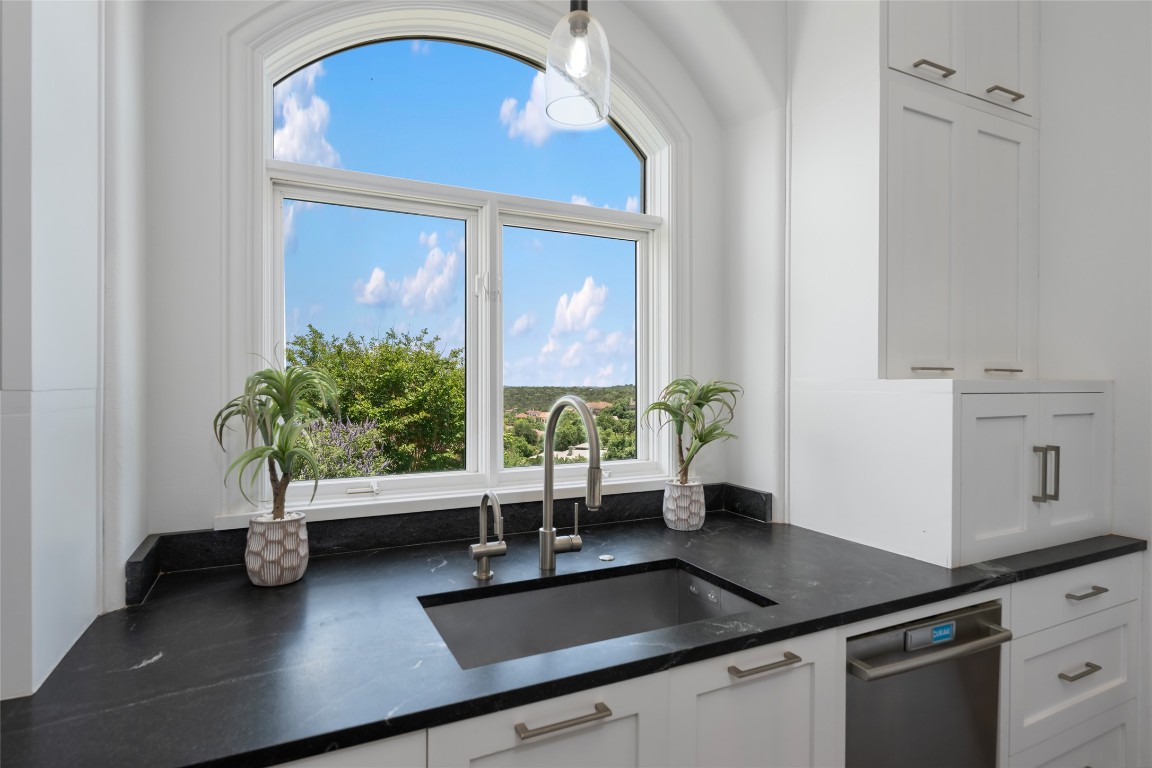 Austin, Texas, 78746, United States, 4 Bedrooms Bedrooms, ,6 BathroomsBathrooms,Residential,For Sale,1838142