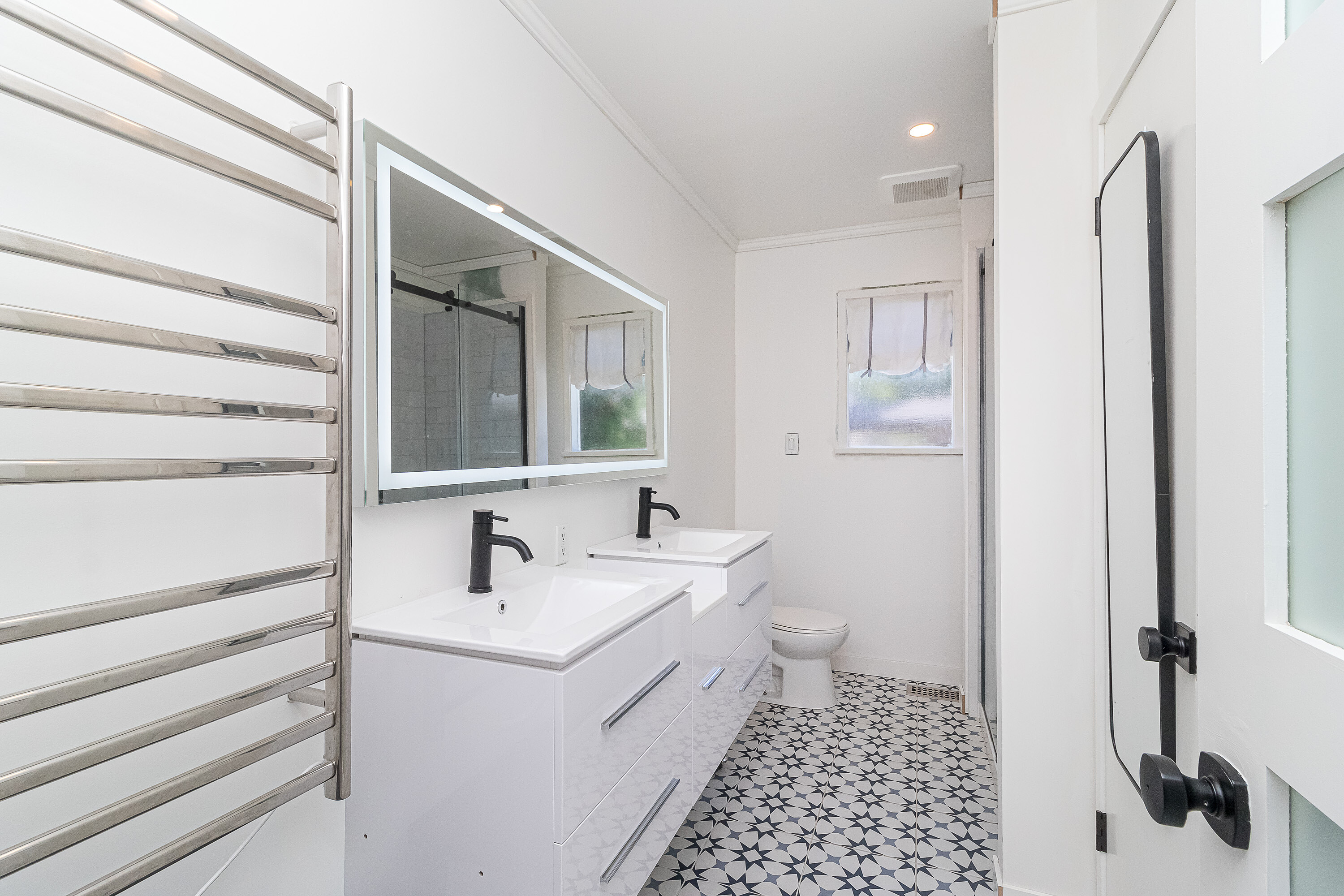  Prime Waterfront Home - 物件實景