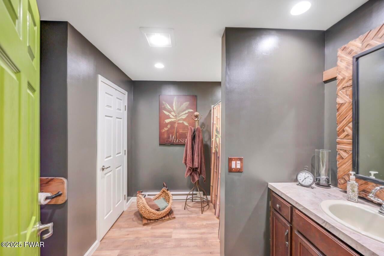 Dingmans Ferry, Pennsylvania, 18328, United States, 2 Bedrooms Bedrooms, ,1 BathroomBathrooms,Residential,For Sale,2006132