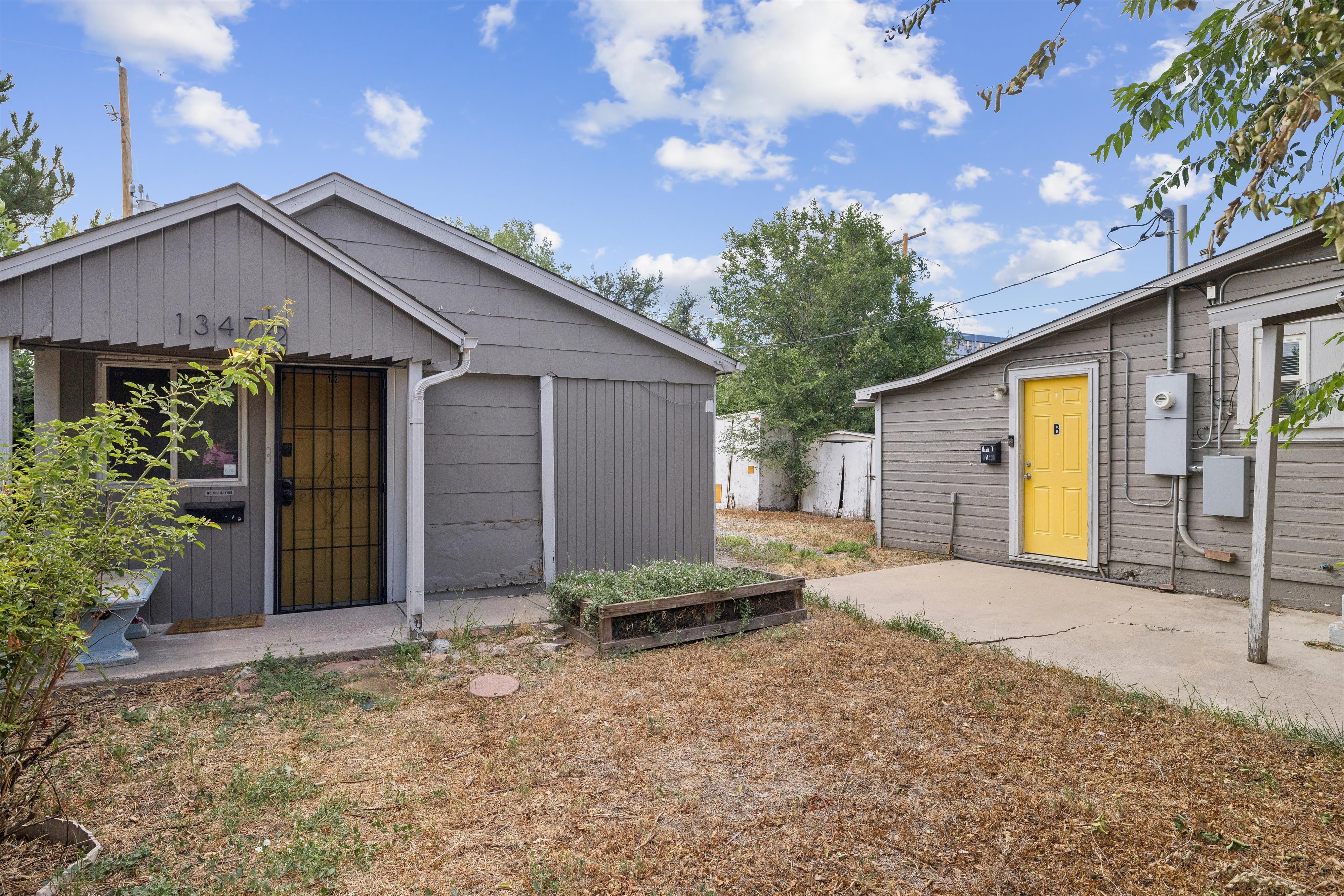  A rare opportunity to own a three-unit residential income property designed for - 物件實景