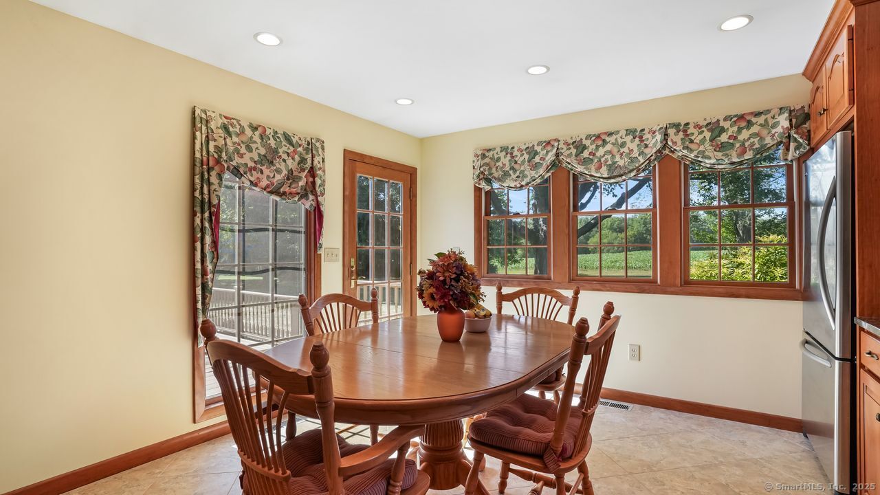 Orange, Connecticut, 06477, United States, 3 Bedrooms Bedrooms, ,2 BathroomsBathrooms,Residential,For Sale,1932290