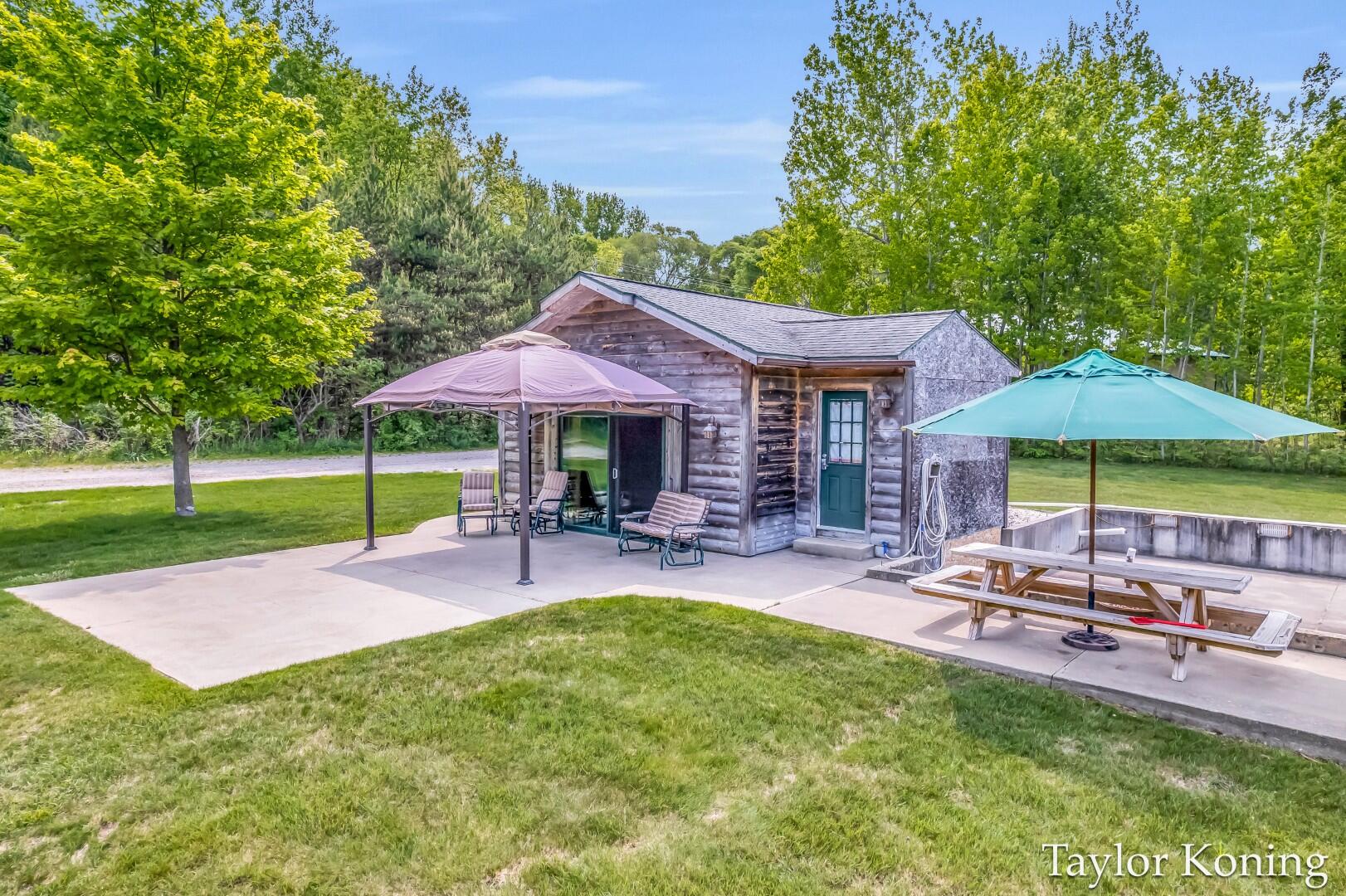 Hart, Michigan, 49420, United States, 2 Bedrooms Bedrooms, ,2 BathroomsBathrooms,Residential,For Sale,1949749