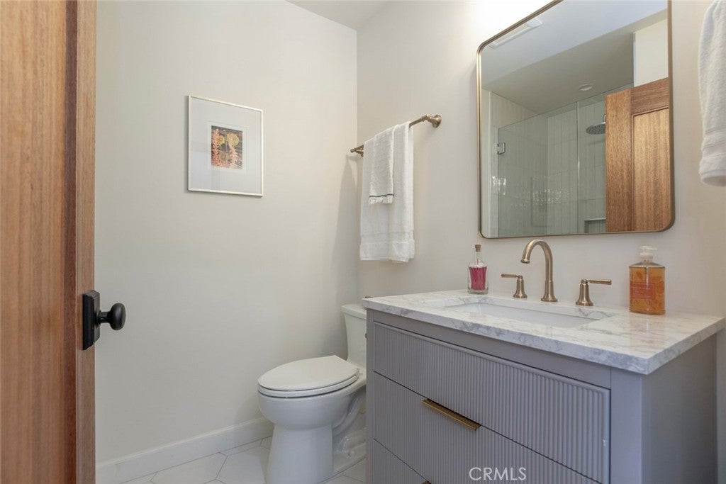 Los Angeles, California, 90027, United States, 4 Bedrooms Bedrooms, ,3 BathroomsBathrooms,Residential,For Sale,1942315