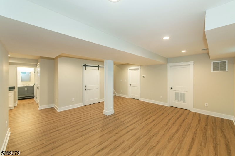 Essex Fells Twp., New Jersey, 07021, United States, 4 Bedrooms Bedrooms, ,4 BathroomsBathrooms,Residential,For Sale,1885303