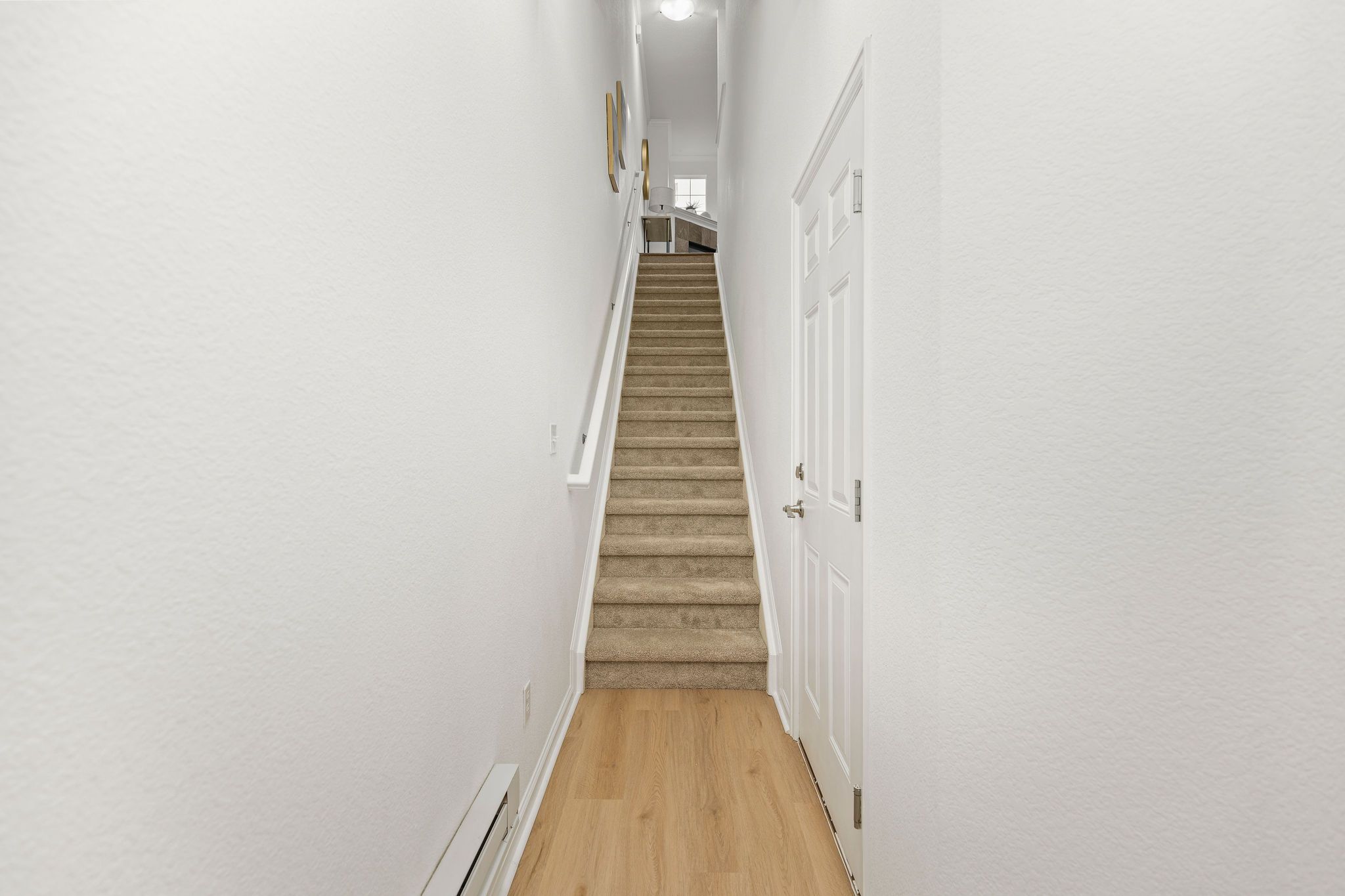  Welcome to this bright and inviting townhome - 物件實景