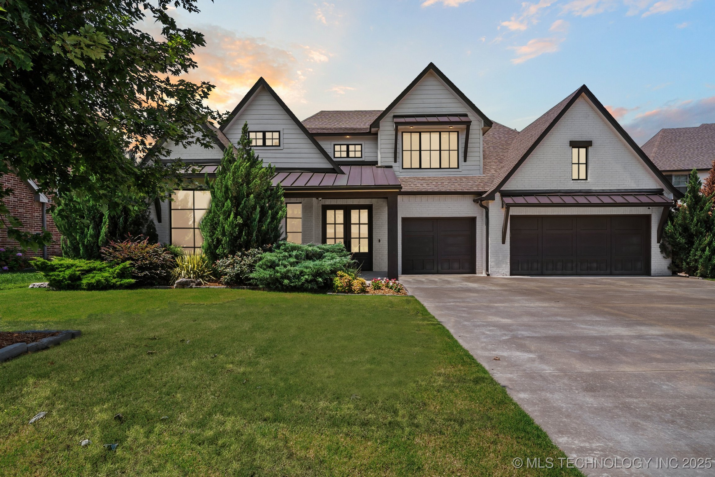 Jenks, Oklahoma, 74037, United States, 4 Bedrooms Bedrooms, ,5 BathroomsBathrooms,Residential,For Sale,1932069