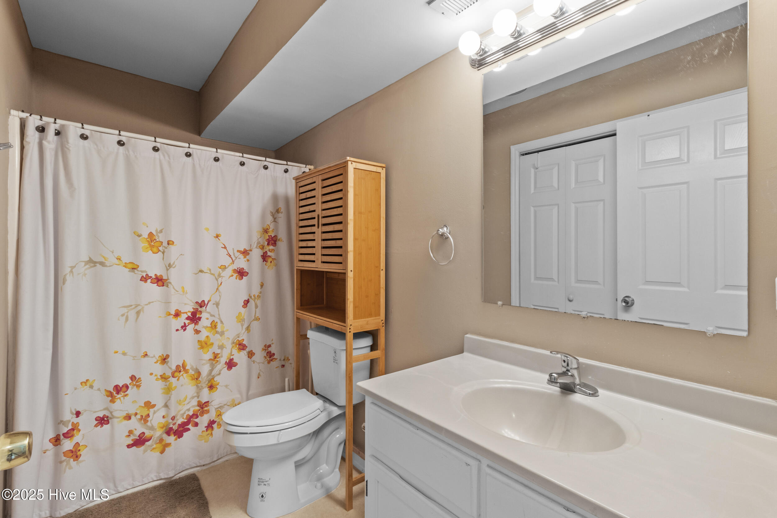 Carolina Beach, North Carolina, 28428, United States, 2 Bedrooms Bedrooms, ,2 BathroomsBathrooms,Residential,For Sale,1976420