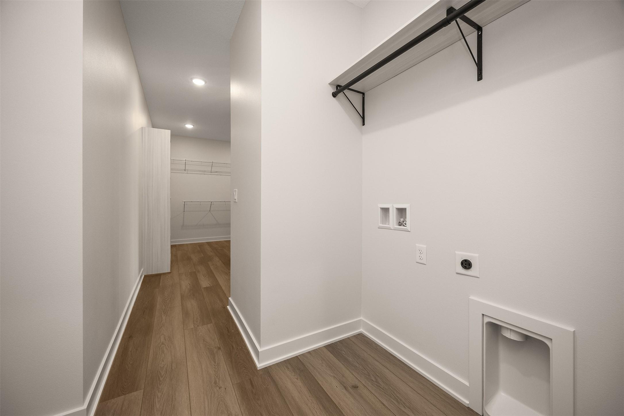 Urbandale, Iowa, 50323, United States, 4 Bedrooms Bedrooms, ,3 BathroomsBathrooms,Residential,For Sale,1975172