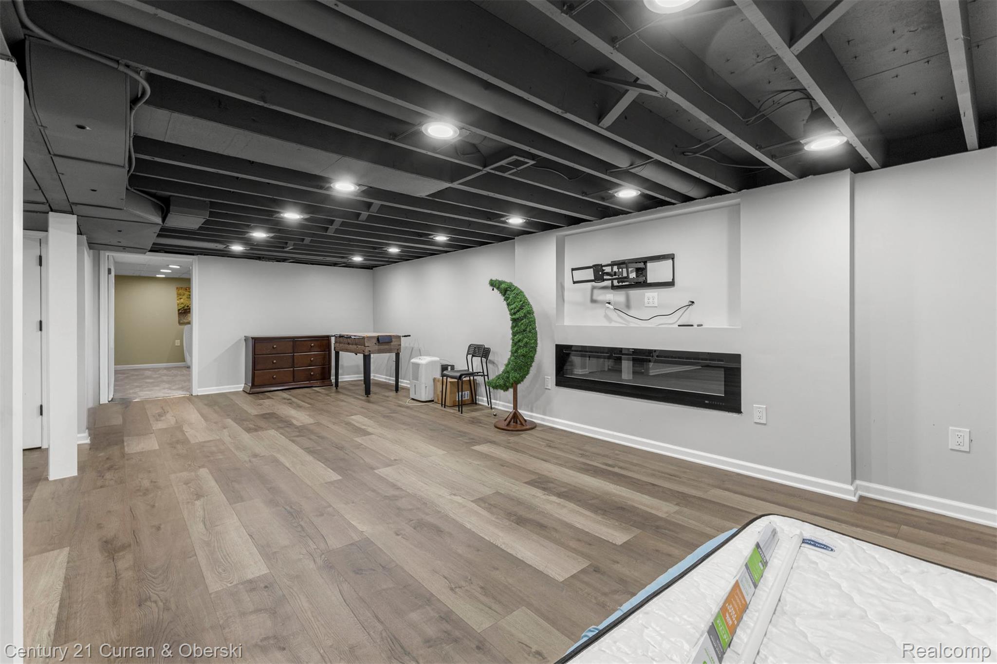 Dearborn Heights, Michigan, 48127, United States, 3 Bedrooms Bedrooms, ,4 BathroomsBathrooms,Residential,For Sale,2015312