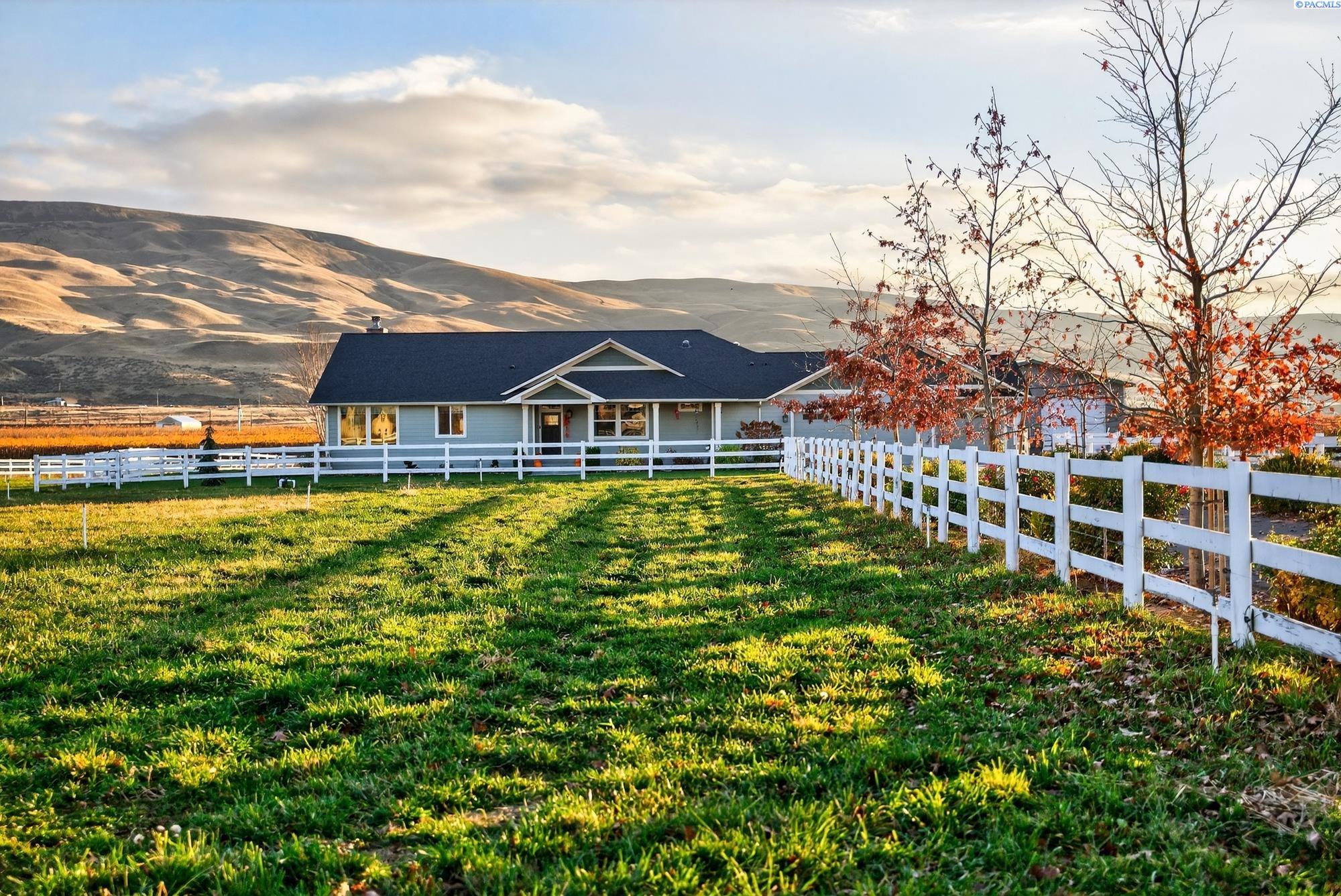 Prosser, Washington, 99350, United States, 3 Bedrooms Bedrooms, ,1 BathroomBathrooms,Residential,For Sale,1998379