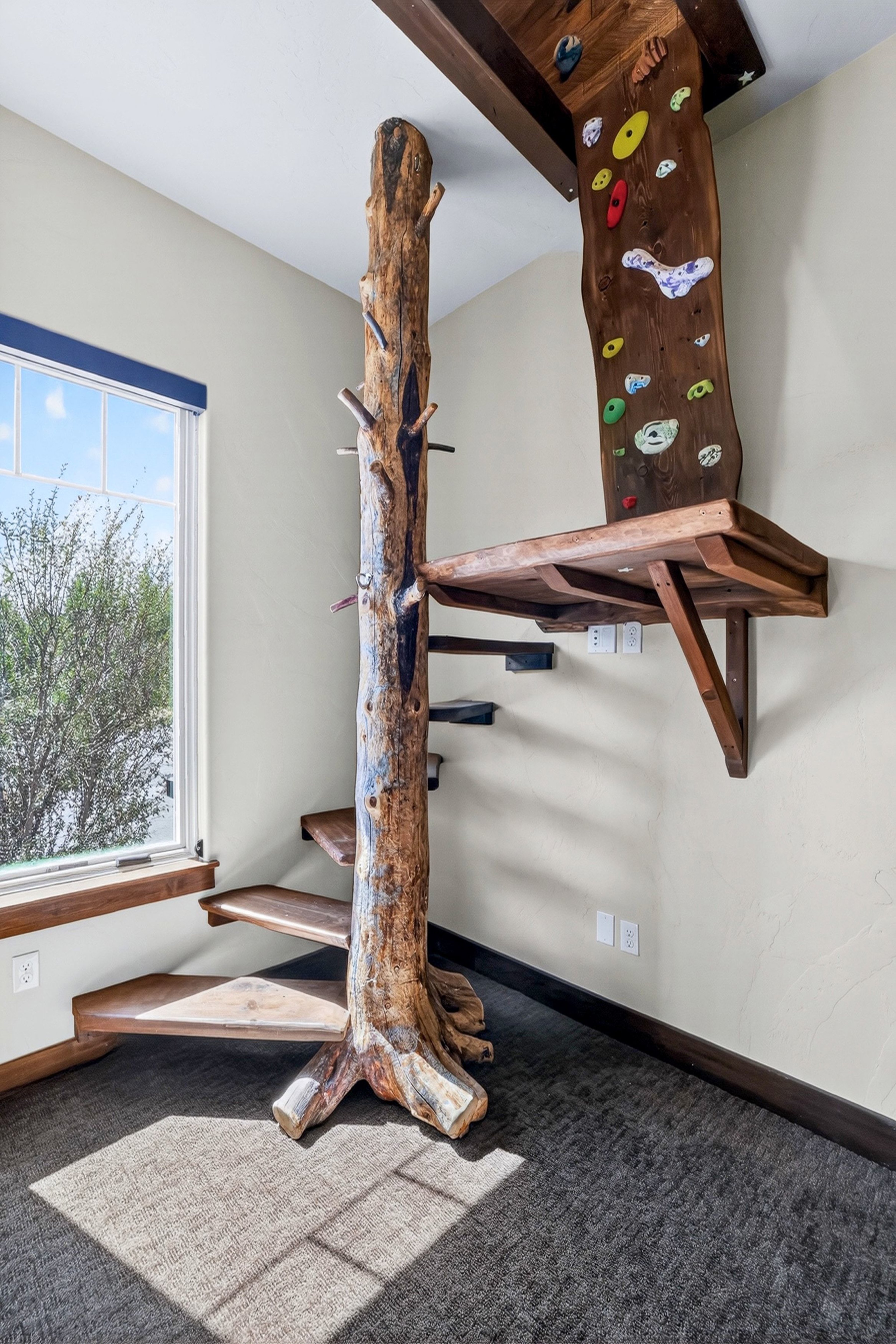  Stunning Home with Payette River Frontage on 2.66 Acres in McCall, Idaho - 物件實景