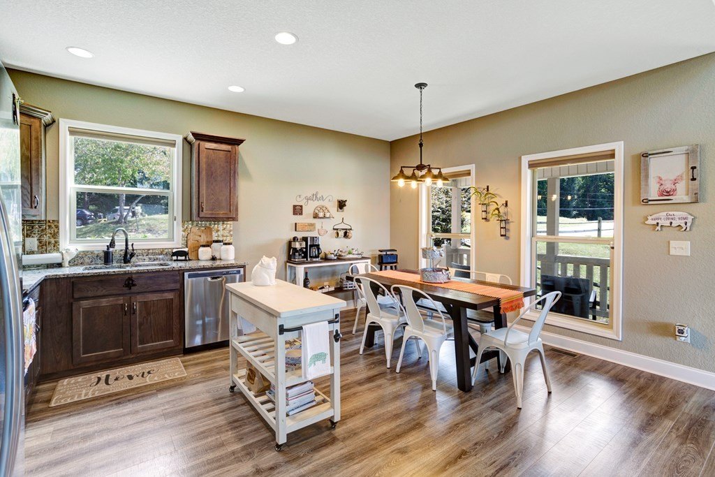 Hiawassee, Georgia, 30546, United States, 2 Bedrooms Bedrooms, ,2 BathroomsBathrooms,Residential,For Sale,1973981