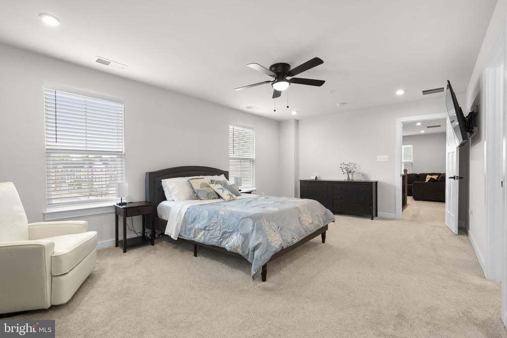 Frederick, Maryland, 21702, United States, 4 Bedrooms Bedrooms, ,4 BathroomsBathrooms,Residential,For Sale,2048638