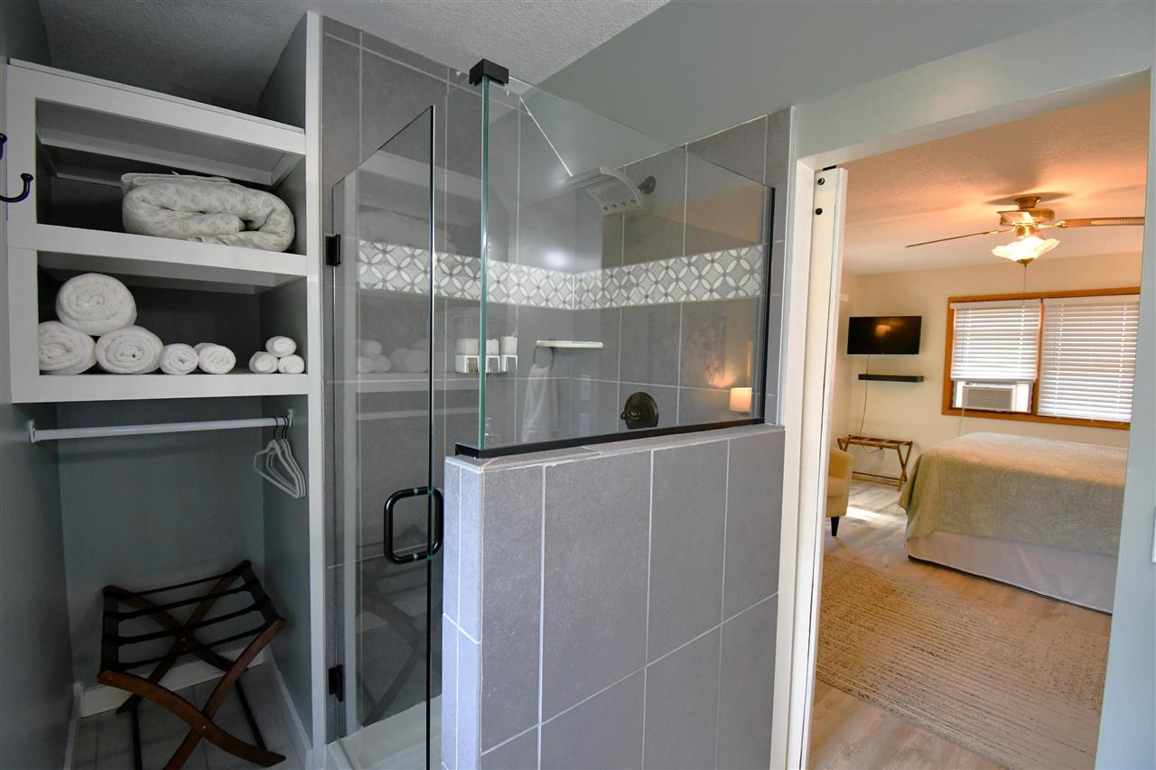 Charlevoix, Michigan, 49720, United States, 5 Bedrooms Bedrooms, ,5 BathroomsBathrooms,Residential,For Sale,1948614