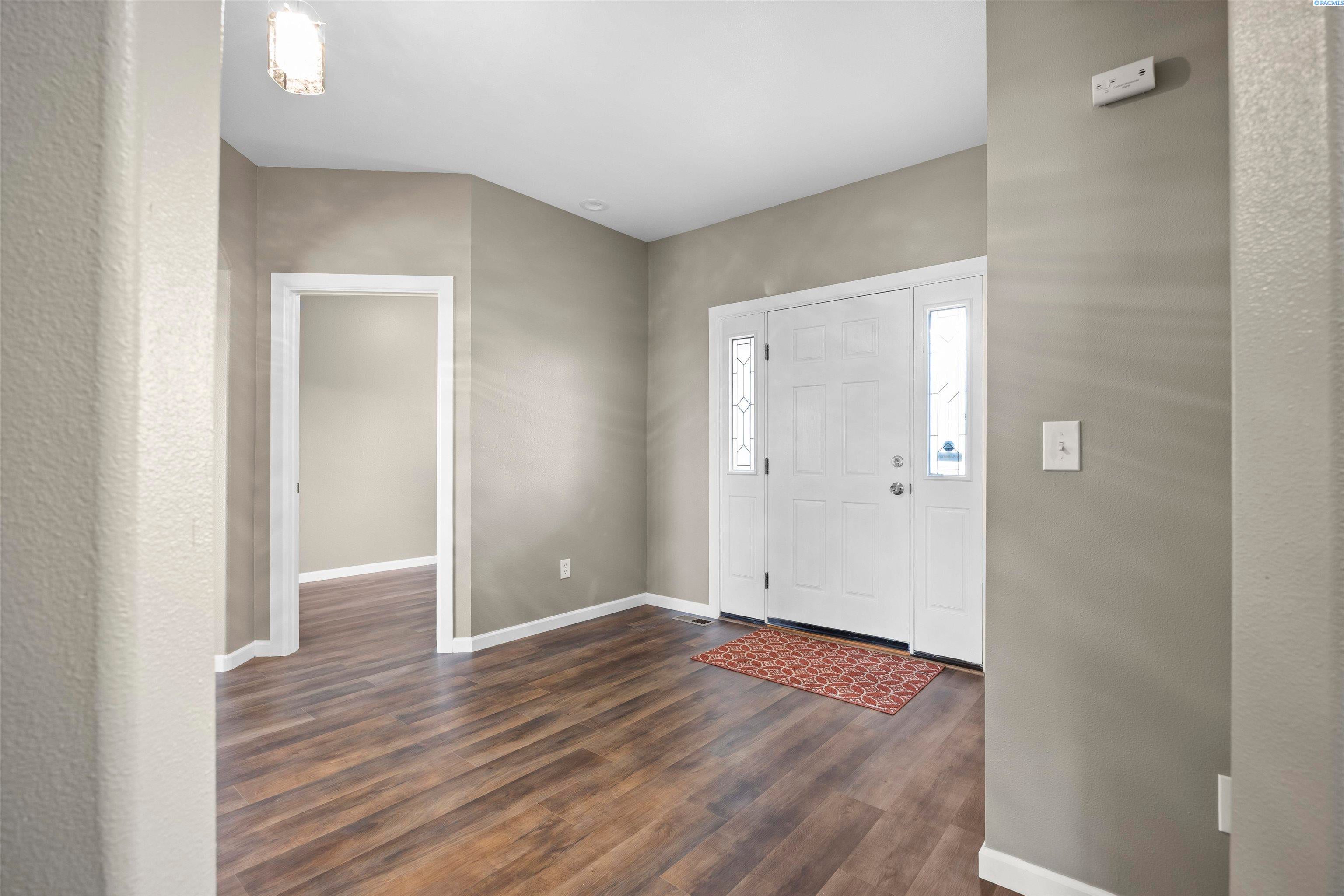 West Richland, Washington, 99353, United States, 5 Bedrooms Bedrooms, ,3 BathroomsBathrooms,Residential,For Sale,2020893