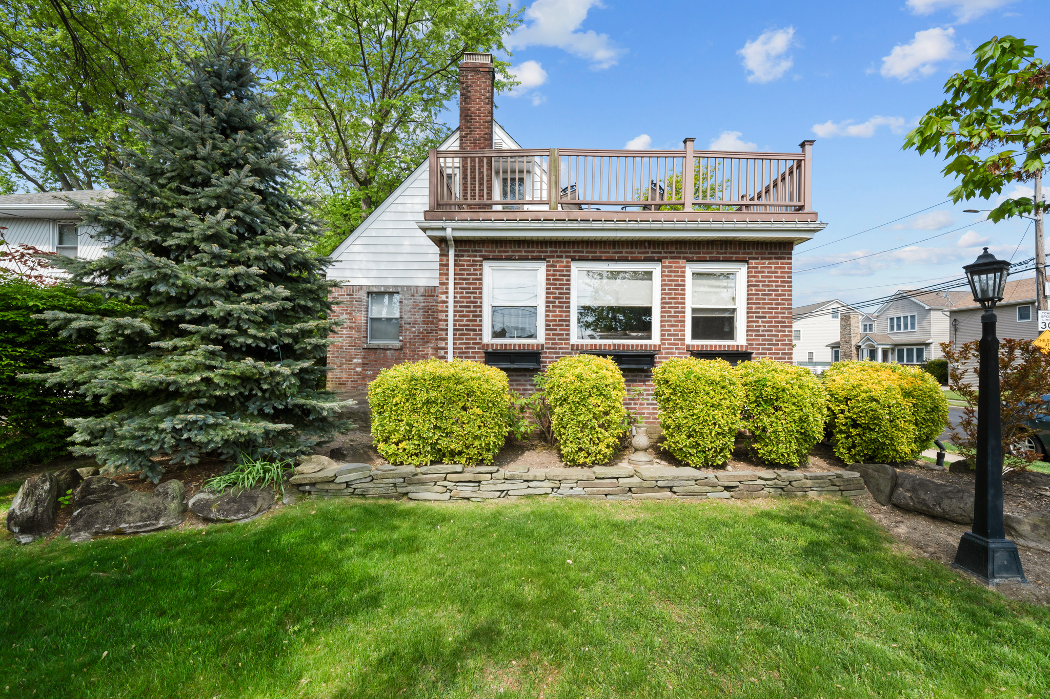 Oceanside, New York, 11572, United States, 3 Bedrooms Bedrooms, ,2 BathroomsBathrooms,Residential,For Sale,1928252